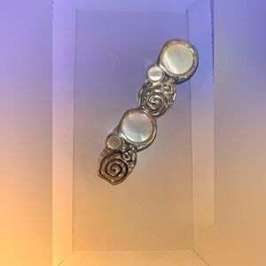 LOW start 🌸💗Pearlescent bracelet